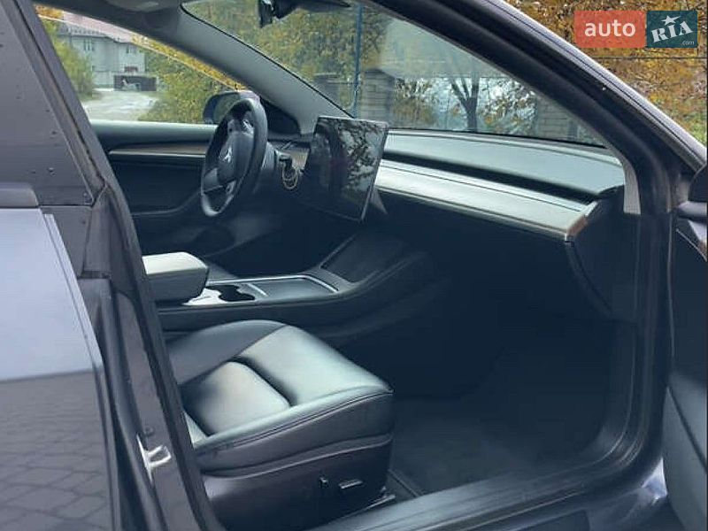 Седан Tesla Model 3 2022 в Львові