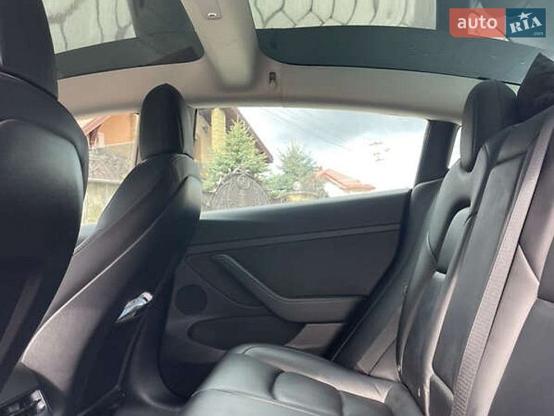 Седан Tesla Model 3 2022 в Львові