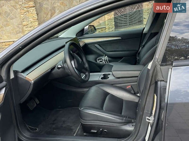Седан Tesla Model 3 2022 в Львові