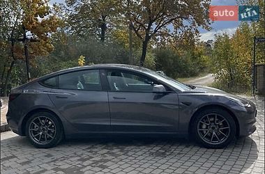 Седан Tesla Model 3 2022 в Львові