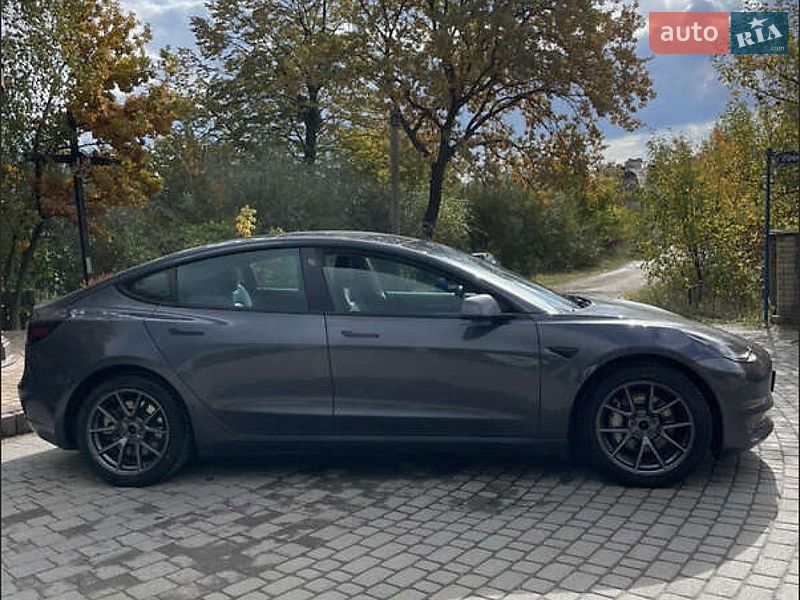 Седан Tesla Model 3 2022 в Львові