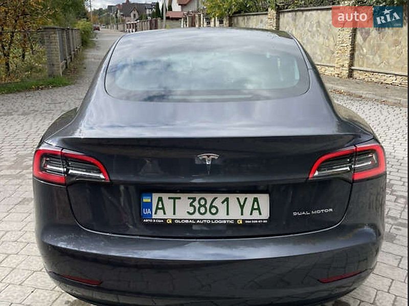 Седан Tesla Model 3 2022 в Львові