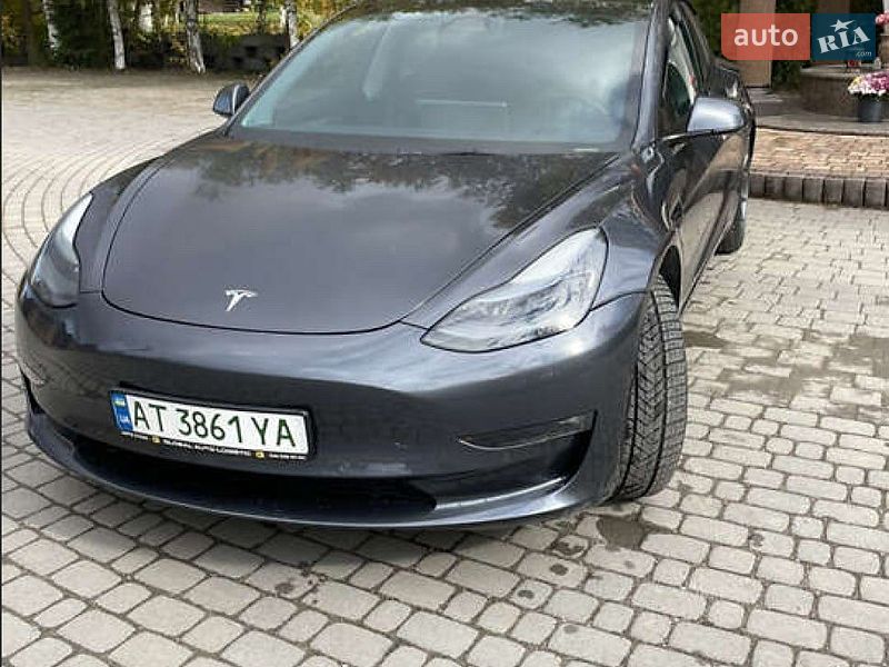 Седан Tesla Model 3 2022 в Львові