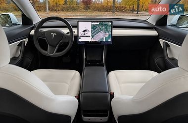 Седан Tesla Model 3 2020 в Львове