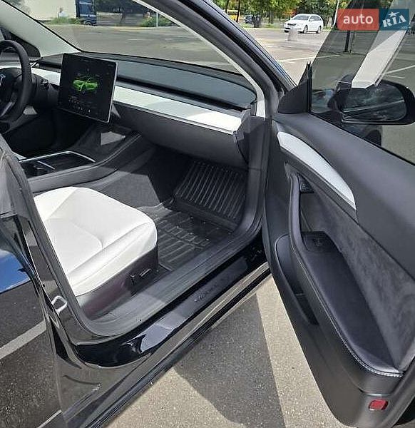 Седан Tesla Model 3 2022 в Киеве