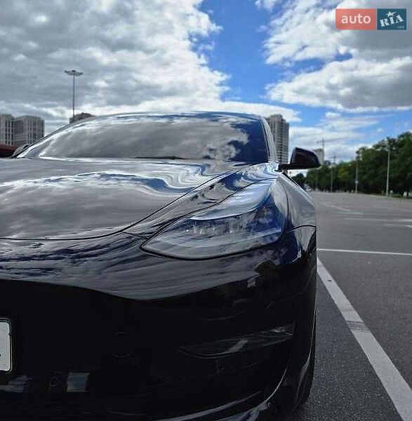 Седан Tesla Model 3 2022 в Киеве