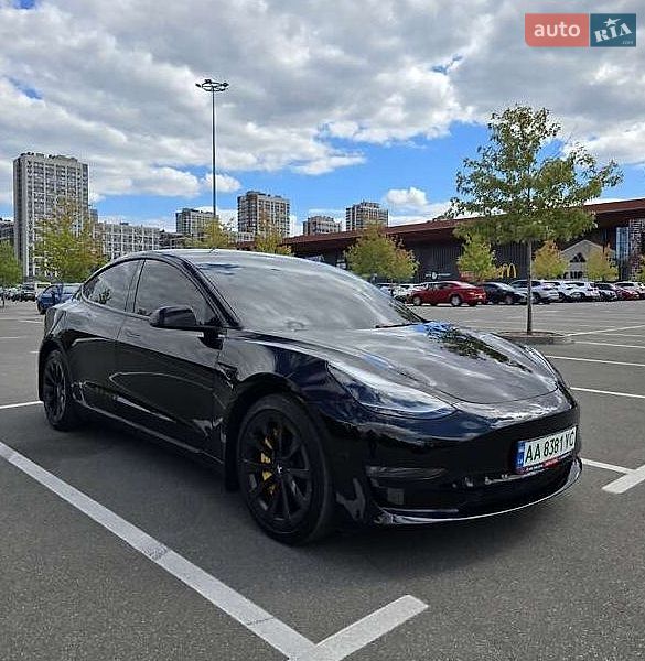 Седан Tesla Model 3 2022 в Киеве