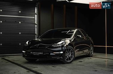 Седан Tesla Model 3 2019 в Чернівцях фото Седан Tesla Model 3 2019 в Чернівцях