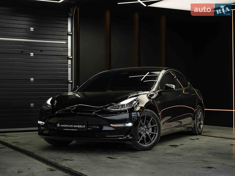 Седан Tesla Model 3 2019 в Чернівцях фото Седан Tesla Model 3 2019 в Чернівцях