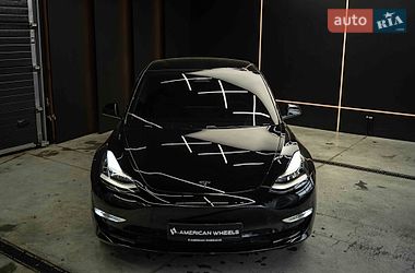 Седан Tesla Model 3 2019 в Черновцах