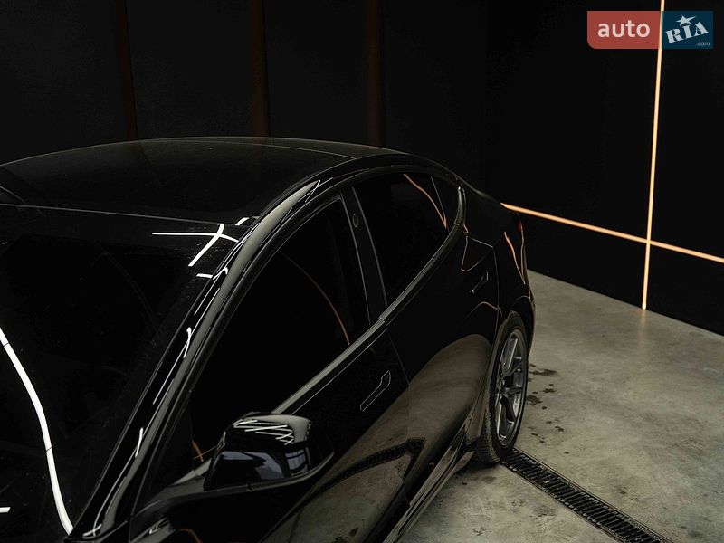 Седан Tesla Model 3 2019 в Черновцах