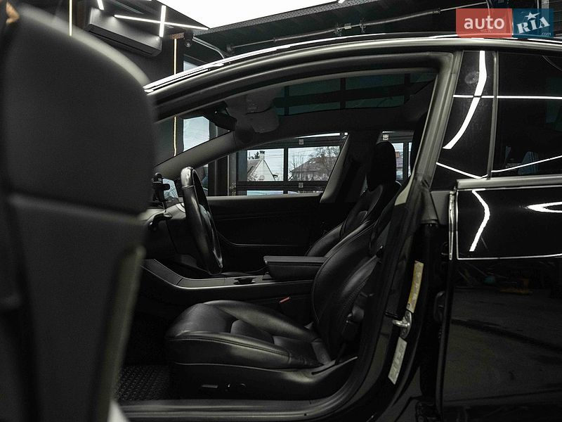 Седан Tesla Model 3 2019 в Чернівцях фото 17 Седан Tesla Model 3 2019 в Чернівцях