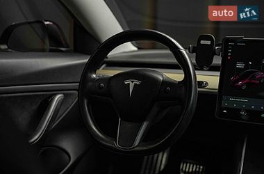 Седан Tesla Model 3 2019 в Черновцах