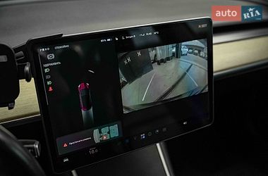 Седан Tesla Model 3 2019 в Черновцах