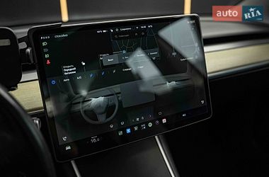 Седан Tesla Model 3 2019 в Черновцах