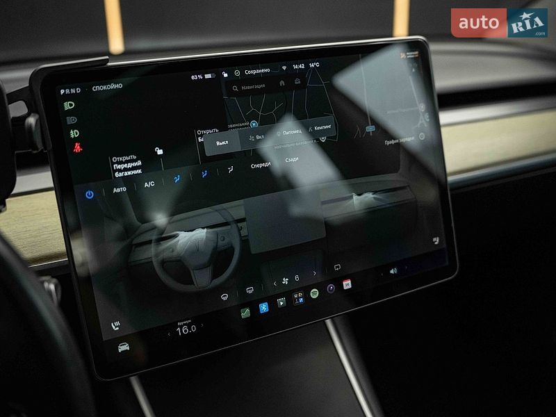 Седан Tesla Model 3 2019 в Черновцах