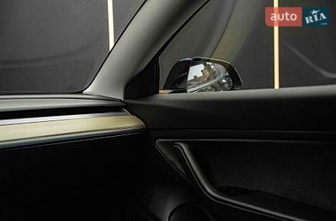Седан Tesla Model 3 2019 в Черновцах