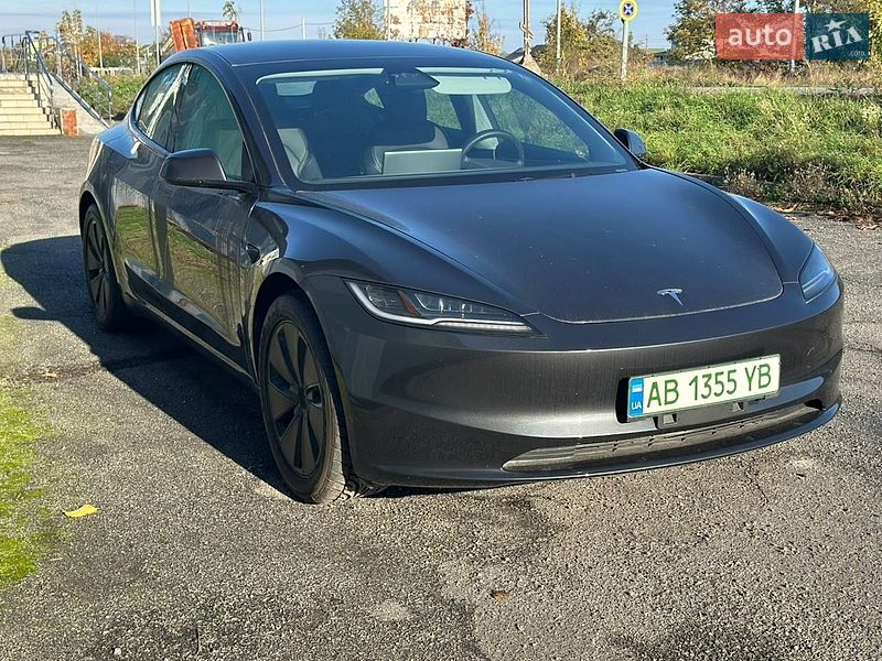 Седан Tesla Model 3 2024 в Виннице