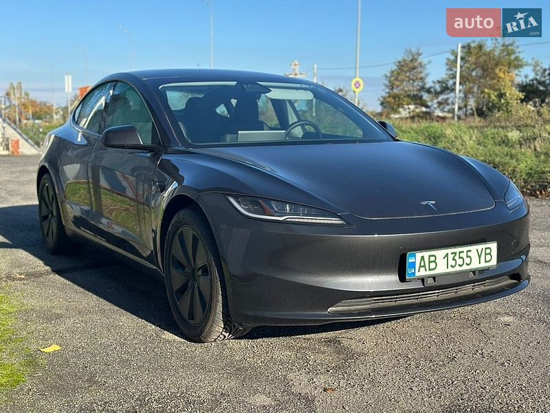 Седан Tesla Model 3 2024 в Виннице