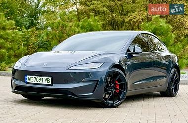 Седан Tesla Model 3 2024 в Днепре