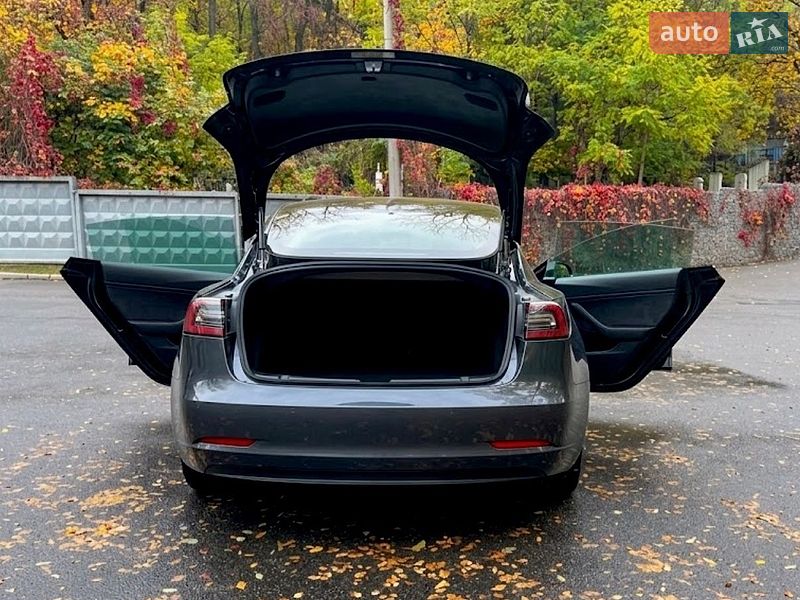 Седан Tesla Model 3 2020 в Киеве