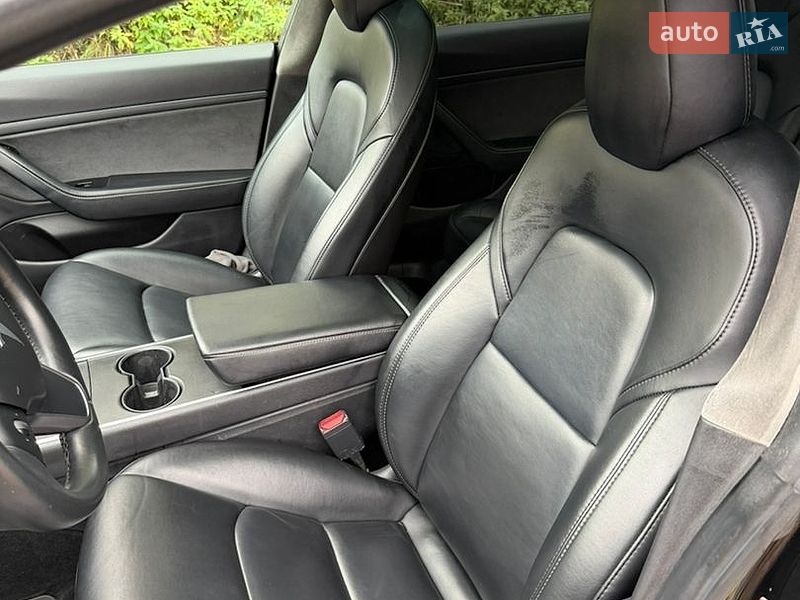 Седан Tesla Model 3 2019 в Рудки