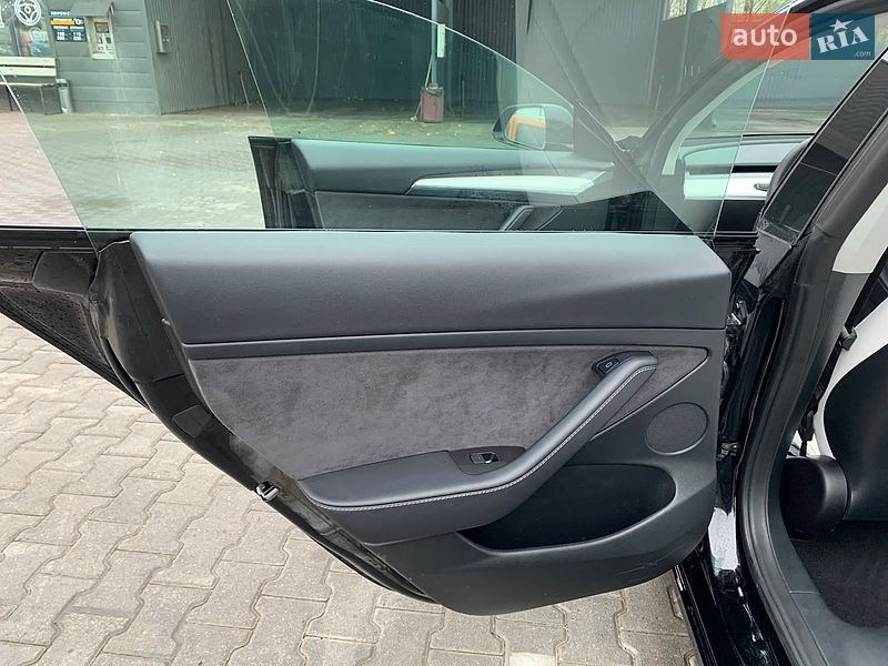 Седан Tesla Model 3 2023 в Хмельницькому