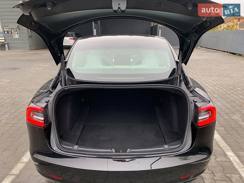 Седан Tesla Model 3 2023 в Хмельницькому