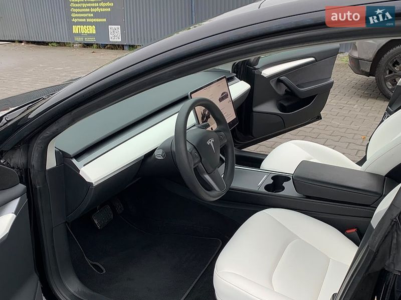 Седан Tesla Model 3 2023 в Хмельницькому