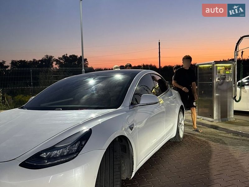 Седан Tesla Model 3 2019 в Виннице