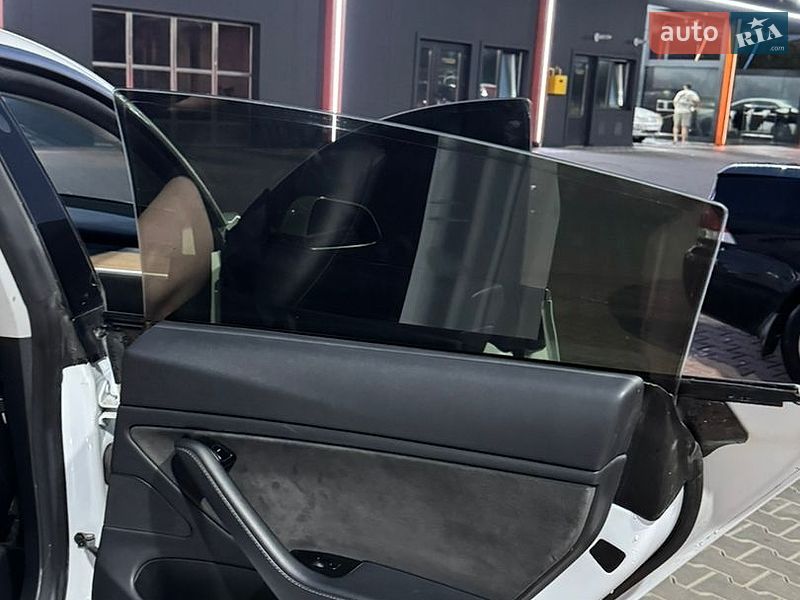 Седан Tesla Model 3 2019 в Виннице