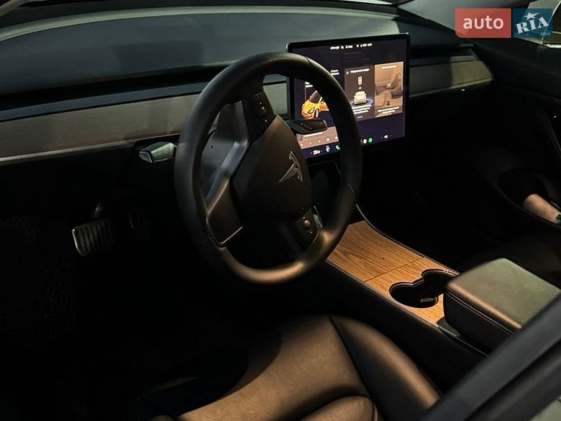 Седан Tesla Model 3 2019 в Виннице