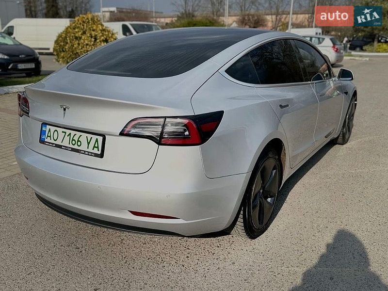 Седан Tesla Model 3 2018 в Ужгороде