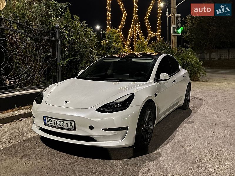 Седан Tesla Model 3 2022 в Виннице