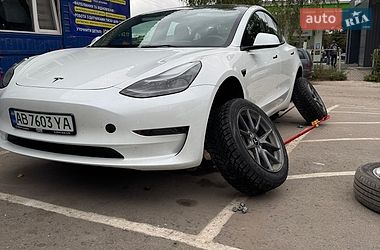 Седан Tesla Model 3 2022 в Виннице