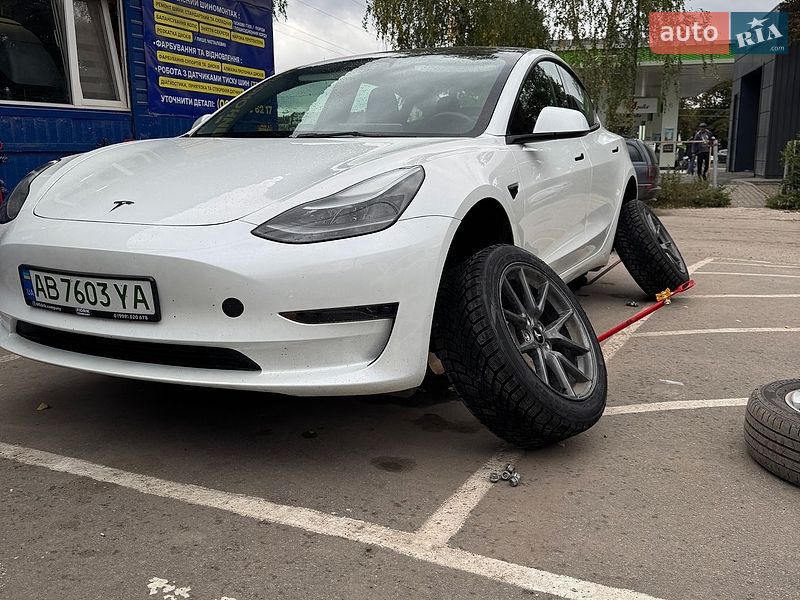 Седан Tesla Model 3 2022 в Виннице