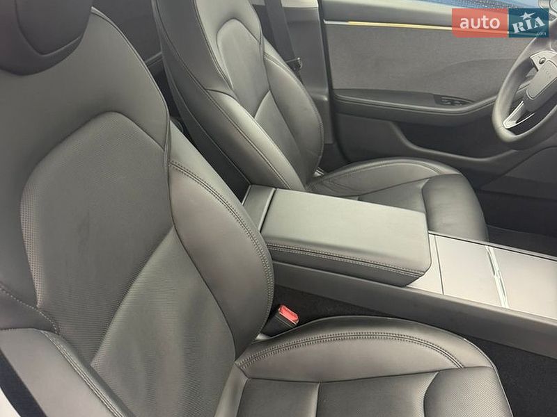 Седан Tesla Model 3 2024 в Вінниці