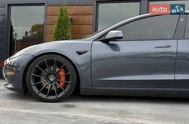 Седан Tesla Model 3 2020 в Рівному