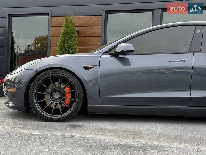 Седан Tesla Model 3 2020 в Рівному