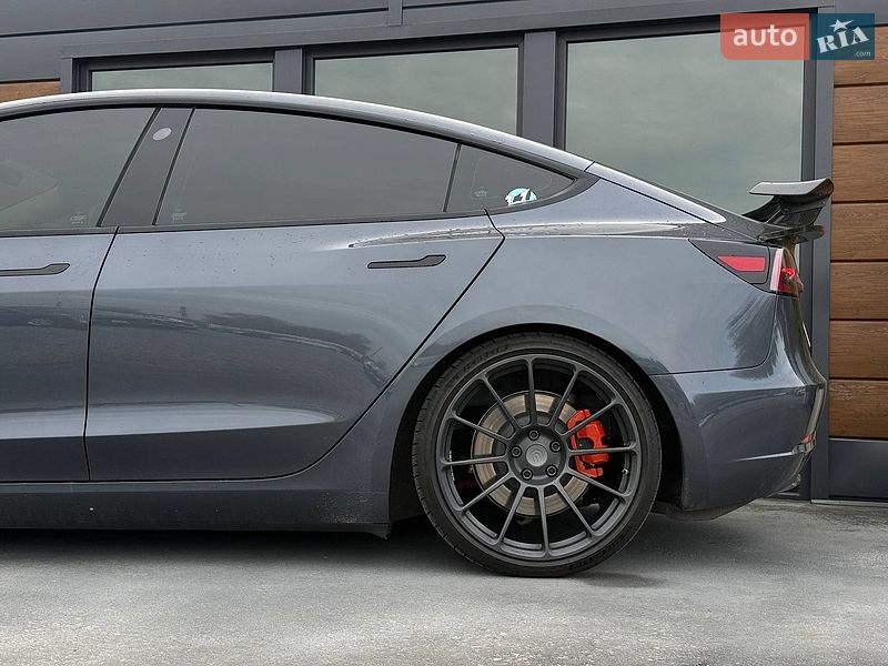 Седан Tesla Model 3 2020 в Рівному