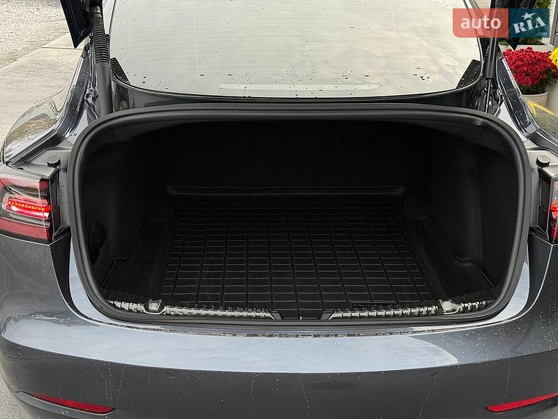 Седан Tesla Model 3 2020 в Рівному