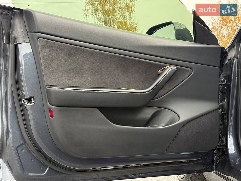 Седан Tesla Model 3 2020 в Рівному