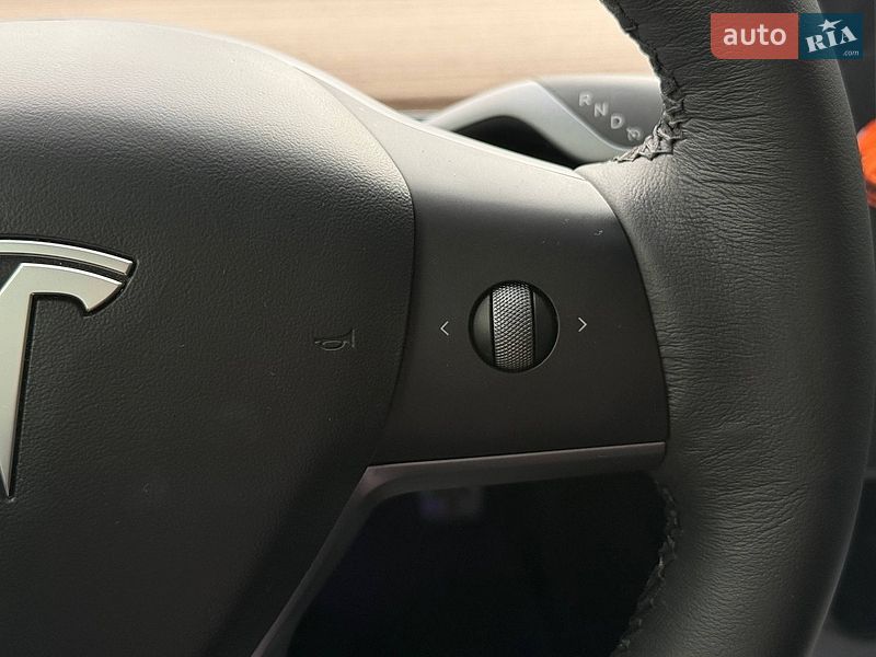 Седан Tesla Model 3 2020 в Рівному