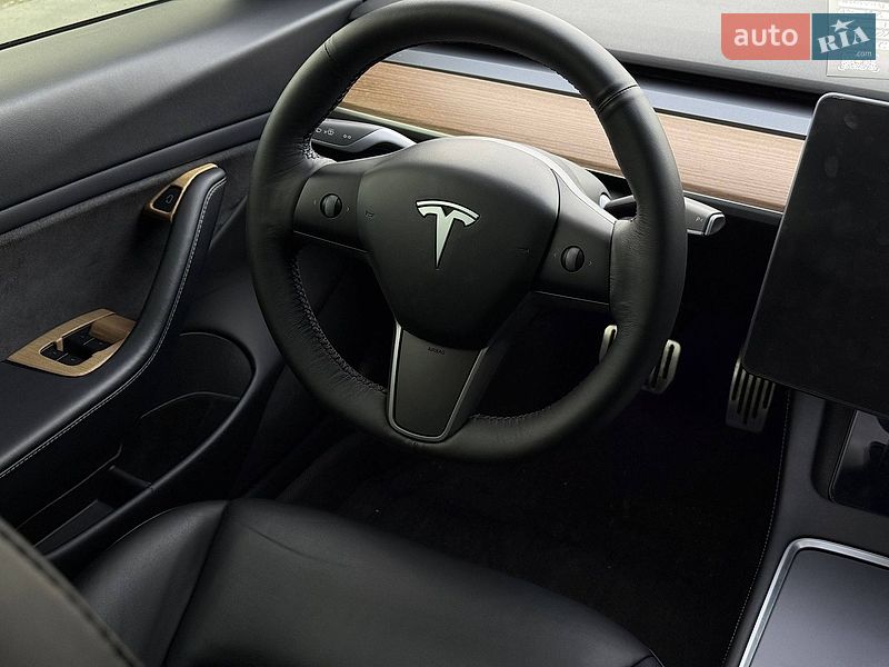 Седан Tesla Model 3 2020 в Рівному