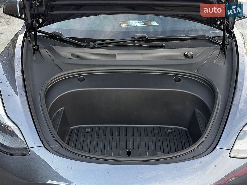 Седан Tesla Model 3 2020 в Рівному