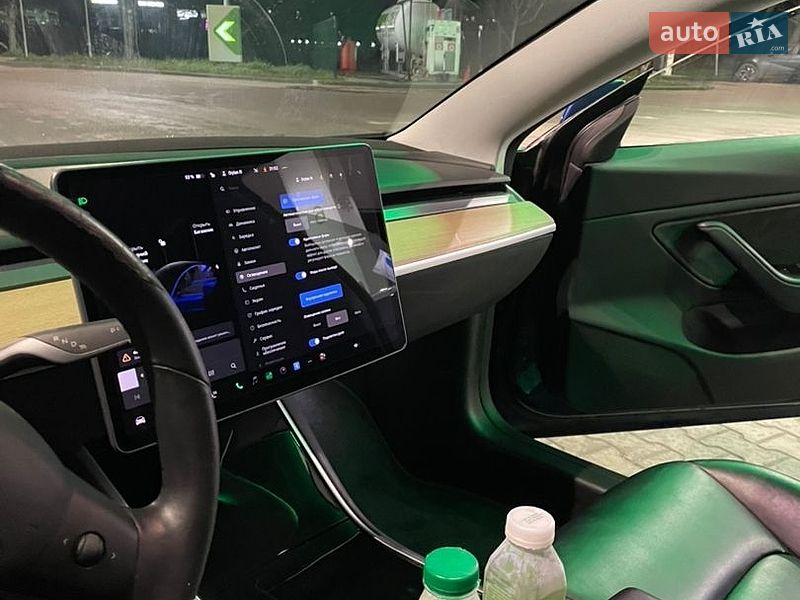 Седан Tesla Model 3 2019 в Львові фото 29 Седан Tesla Model 3 2019 в Львові