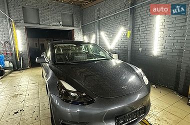 Седан Tesla Model 3 2023 в Львове