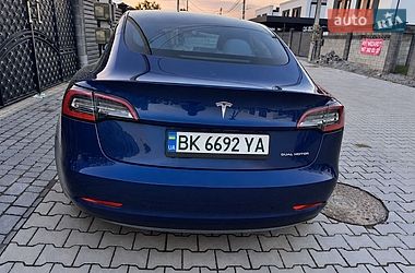 Седан Tesla Model 3 2021 в Рівному
