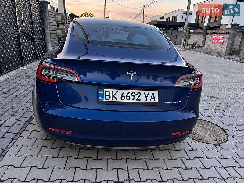Седан Tesla Model 3 2021 в Рівному
