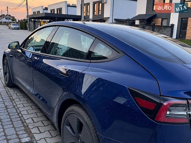 Седан Tesla Model 3 2021 в Рівному